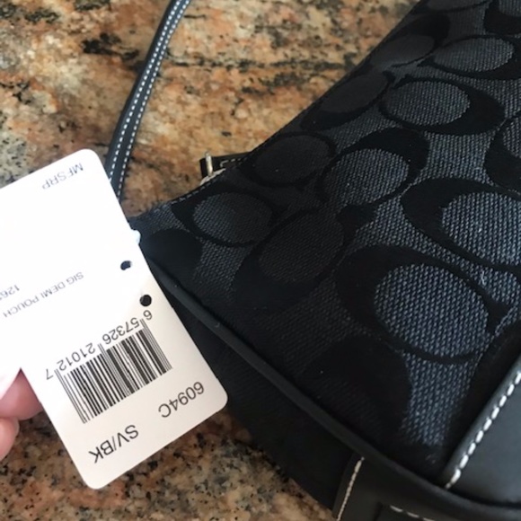 Classic COACH Clutch - Picture 2 of 5